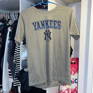 BRAND NEW YANKEES TEE